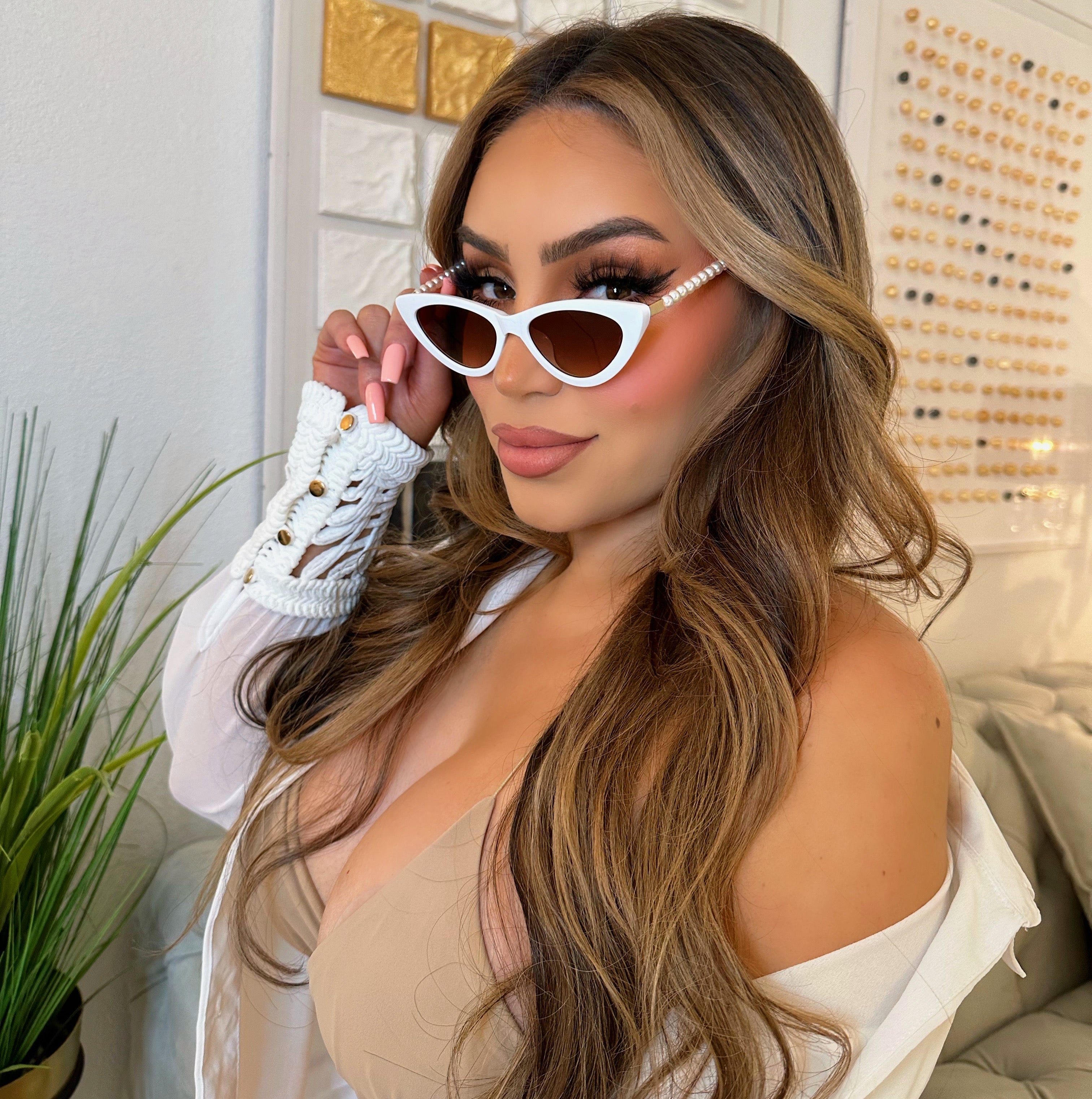 Cat eye pearl sunnies-White