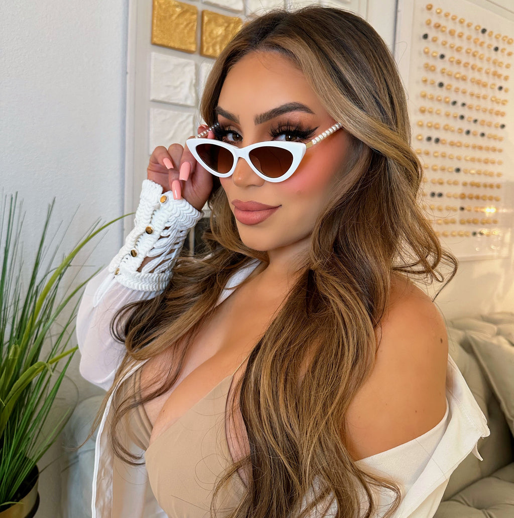 Cat eye pearl sunnies-White